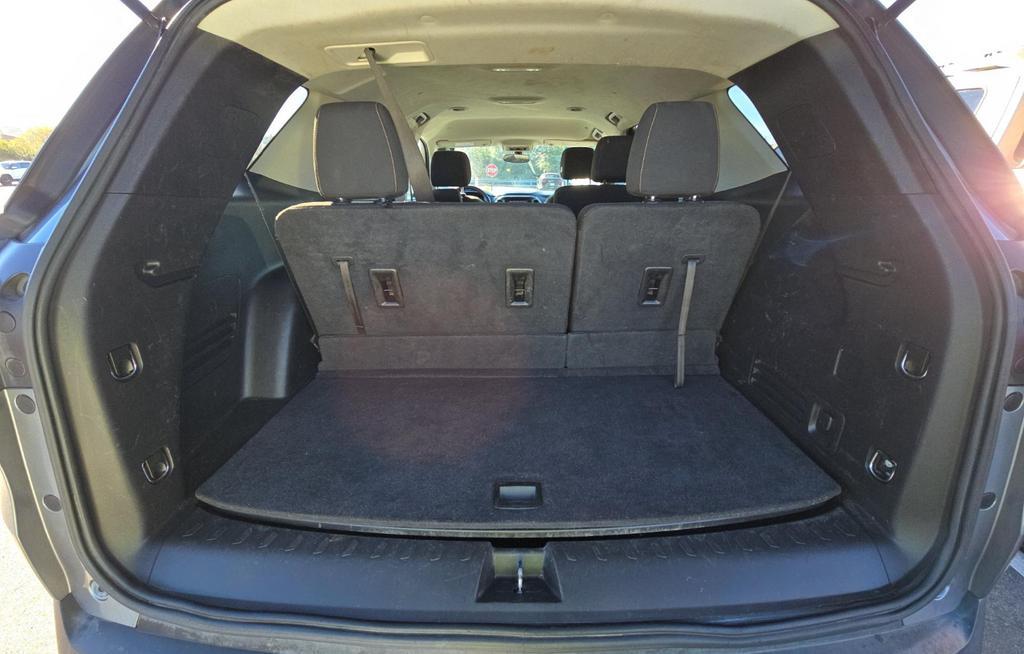 used 2021 Chevrolet Traverse car, priced at $17,199
