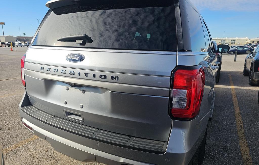 used 2024 Ford Expedition car, priced at $45,497