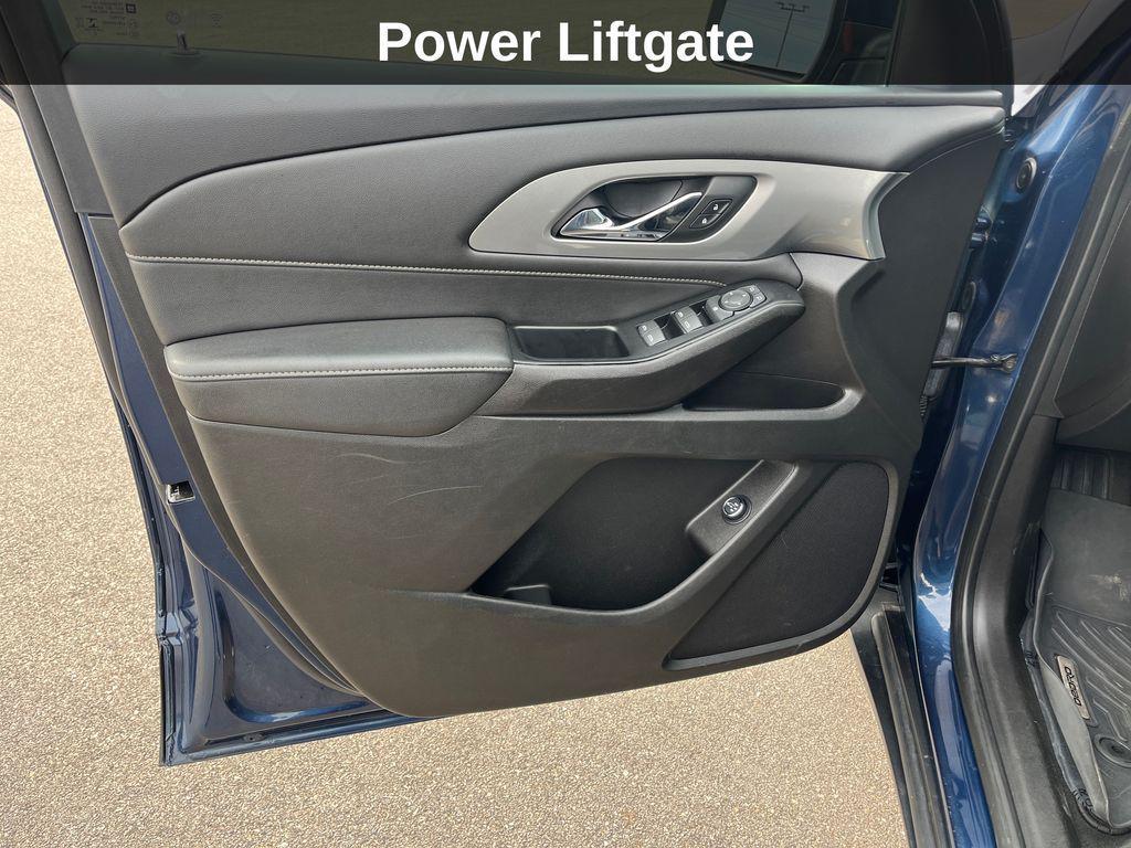used 2023 Chevrolet Traverse car, priced at $32,369