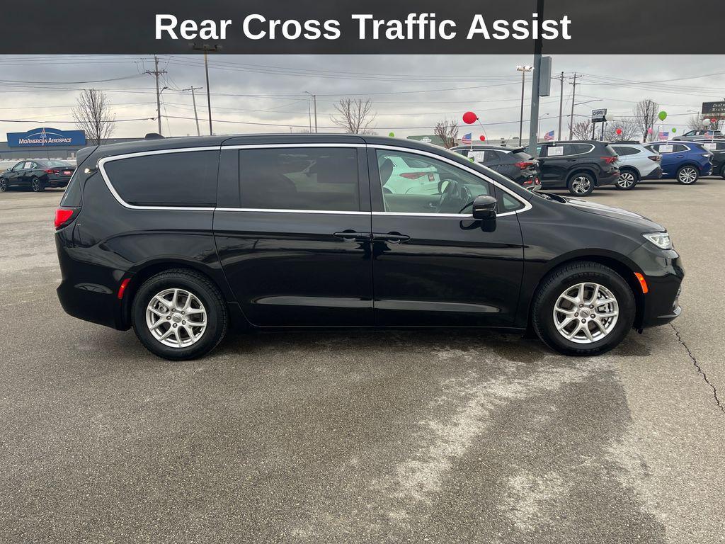 used 2024 Chrysler Pacifica car, priced at $30,367