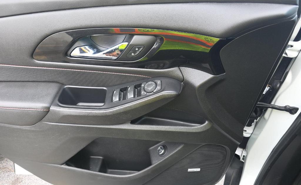 used 2022 Chevrolet Traverse car, priced at $33,980