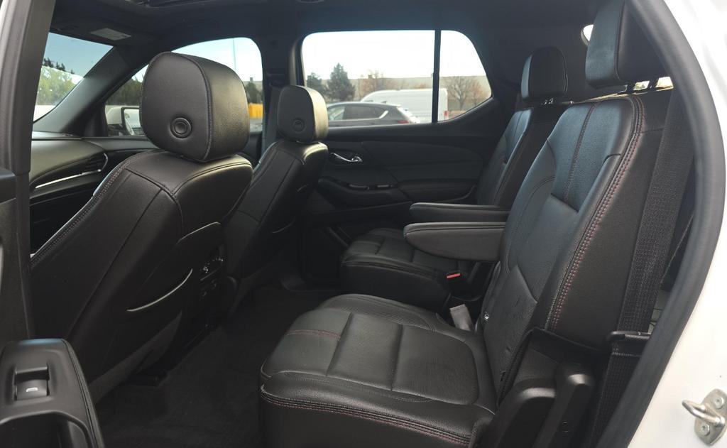 used 2022 Chevrolet Traverse car, priced at $33,980