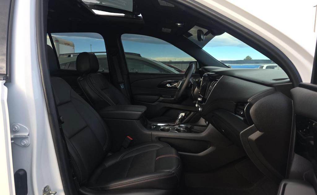 used 2022 Chevrolet Traverse car, priced at $33,980