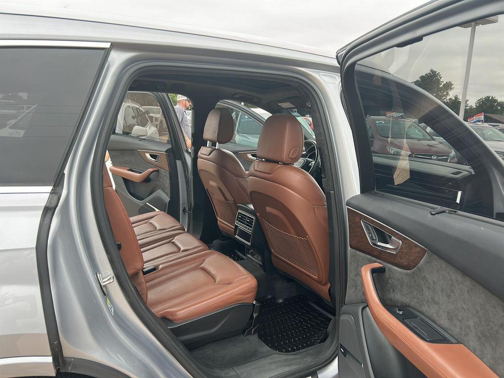 used 2020 Audi Q7 car, priced at $26,875