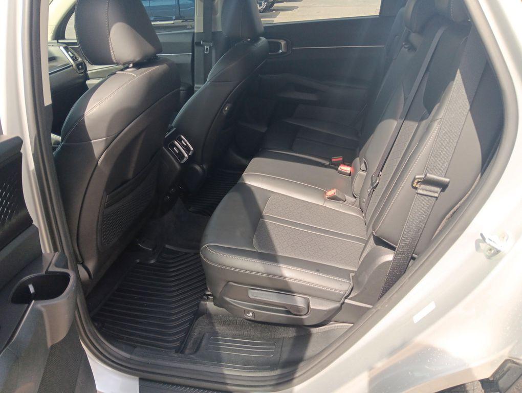 used 2022 Kia Sorento car, priced at $25,889