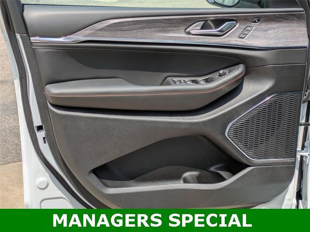 new 2025 Jeep Grand Cherokee L car, priced at $59,990