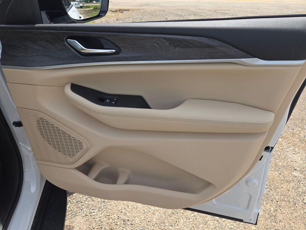 new 2026 Jeep Grand Cherokee car, priced at $43,826