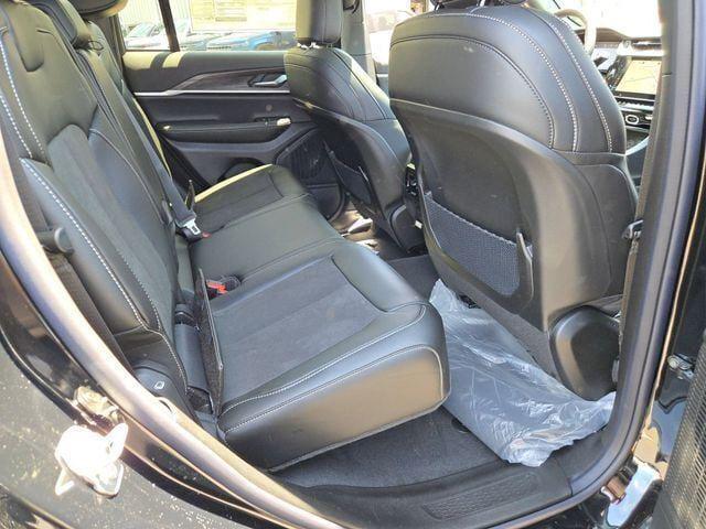 new 2026 Jeep Grand Cherokee car, priced at $42,361