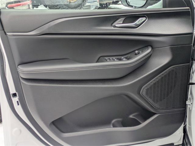 used 2025 Jeep Grand Cherokee car, priced at $33,990