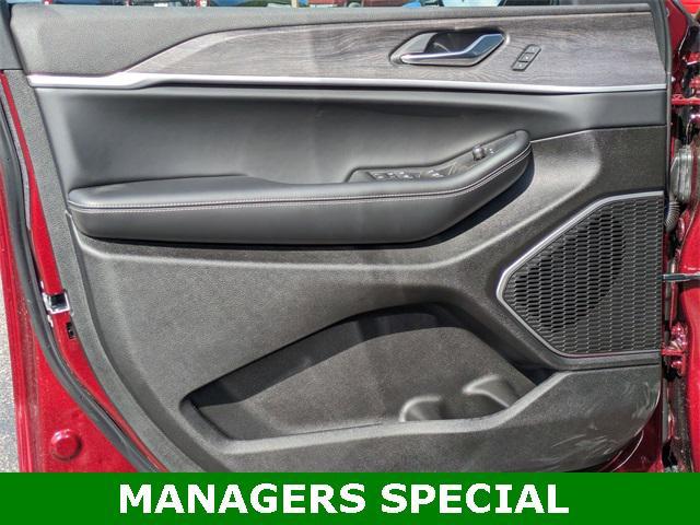 new 2025 Jeep Grand Cherokee car, priced at $45,339