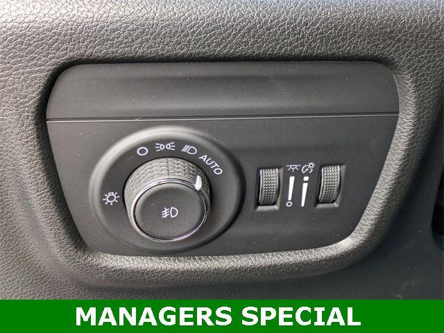 new 2025 Jeep Grand Cherokee car, priced at $45,339