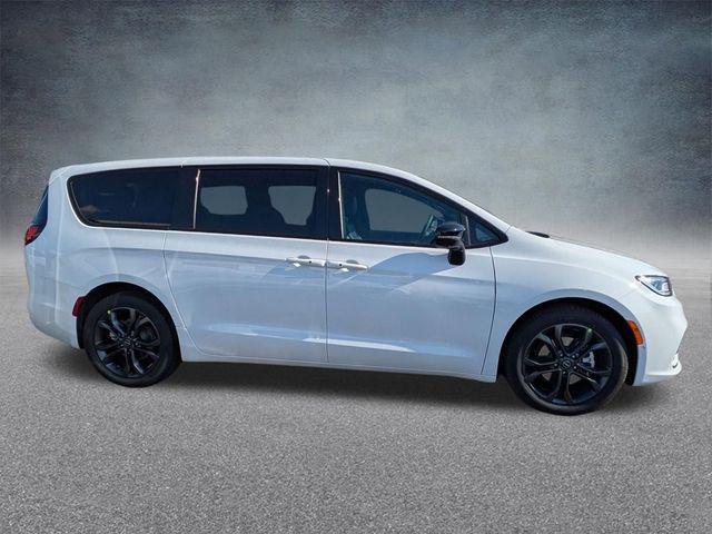 new 2026 Chrysler Pacifica car, priced at $41,787