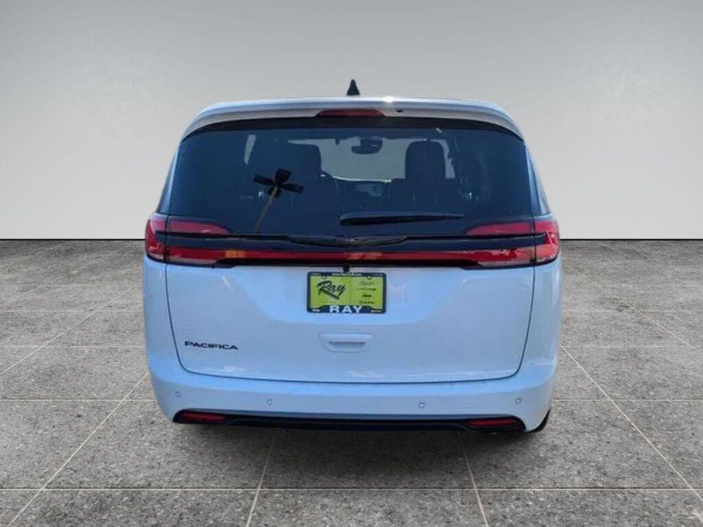 new 2026 Chrysler Pacifica car, priced at $39,787