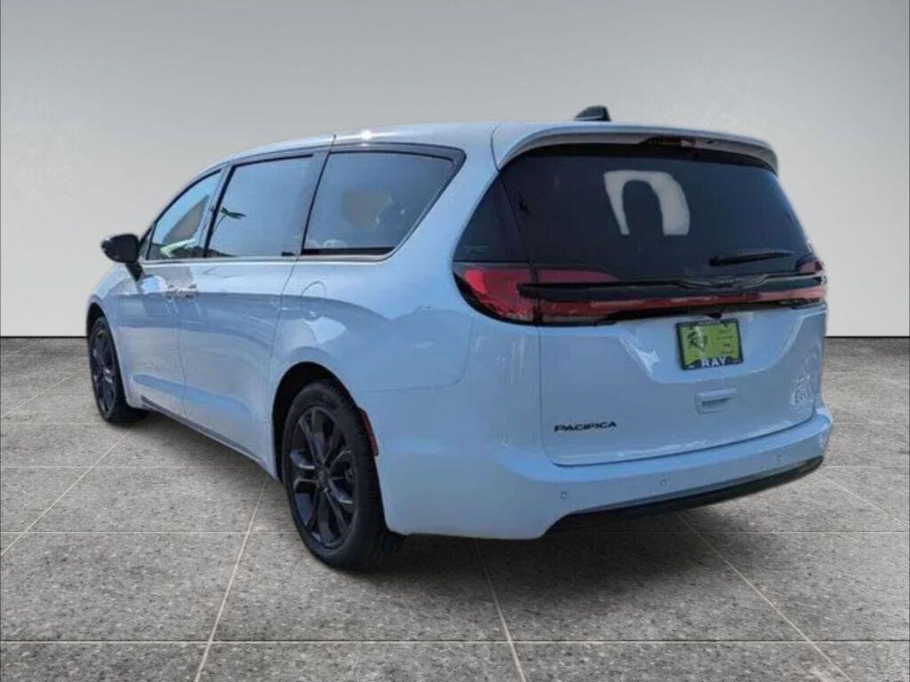 new 2026 Chrysler Pacifica car, priced at $39,787