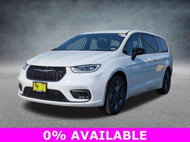 new 2026 Chrysler Pacifica car, priced at $41,787