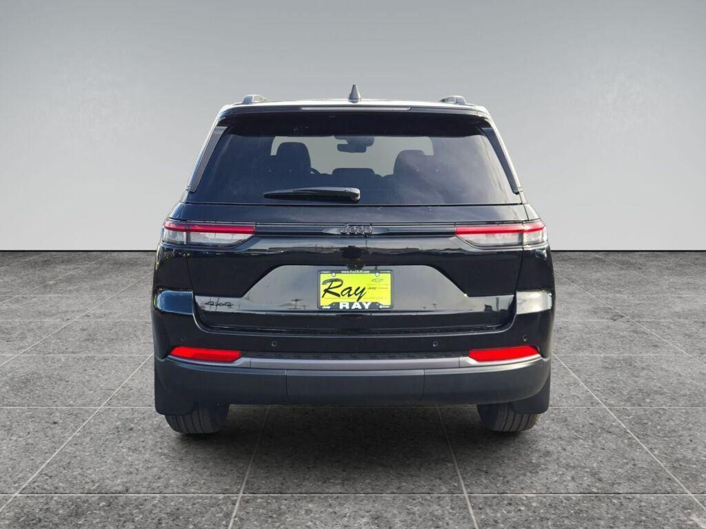 new 2026 Jeep Grand Cherokee car, priced at $43,168