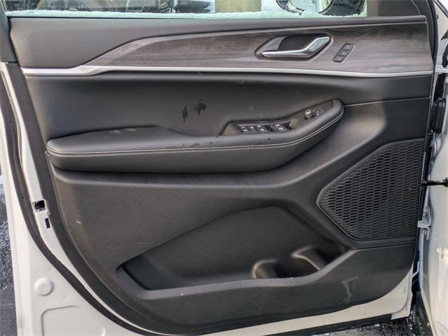 new 2025 Jeep Grand Cherokee car, priced at $44,554