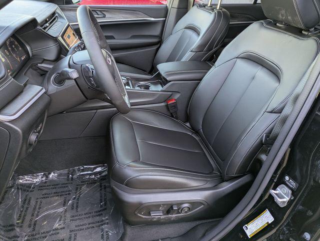 new 2026 Jeep Grand Cherokee car, priced at $43,889