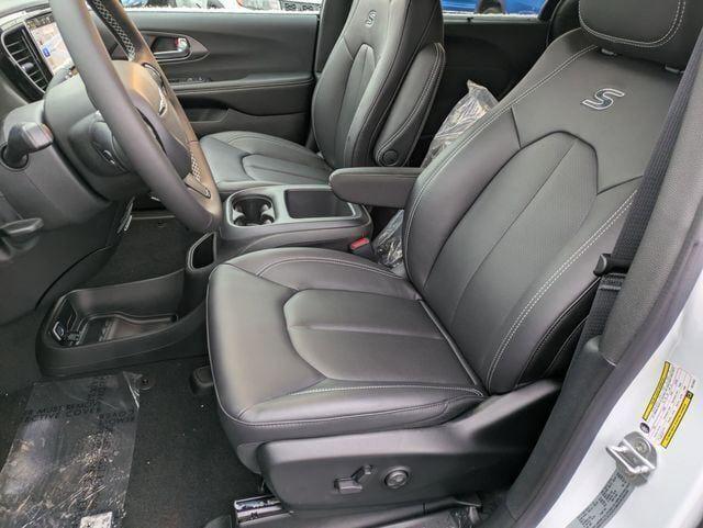new 2026 Chrysler Pacifica car, priced at $37,811