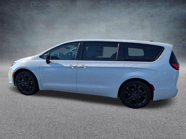 new 2026 Chrysler Pacifica car, priced at $41,787