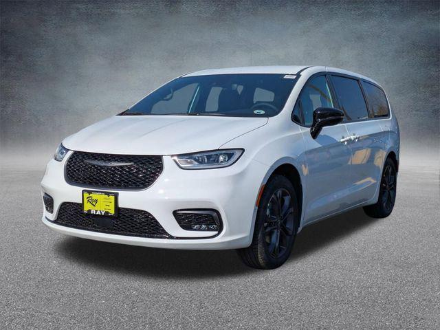 new 2026 Chrysler Pacifica car, priced at $41,787