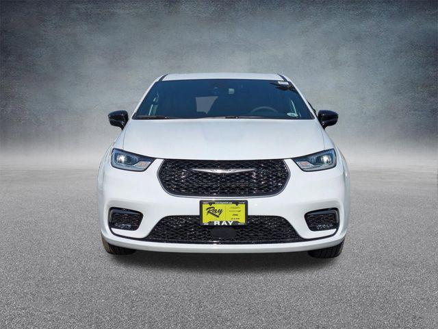 new 2026 Chrysler Pacifica car, priced at $41,787