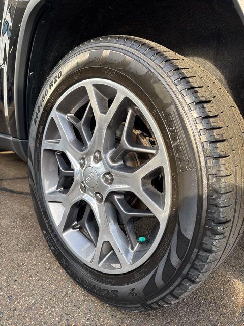 used 2022 Jeep Grand Cherokee car, priced at $28,974