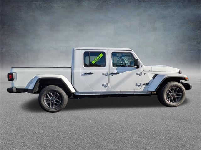 new 2025 Jeep Gladiator car, priced at $41,671
