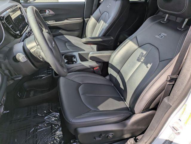 new 2026 Chrysler Pacifica car, priced at $40,051