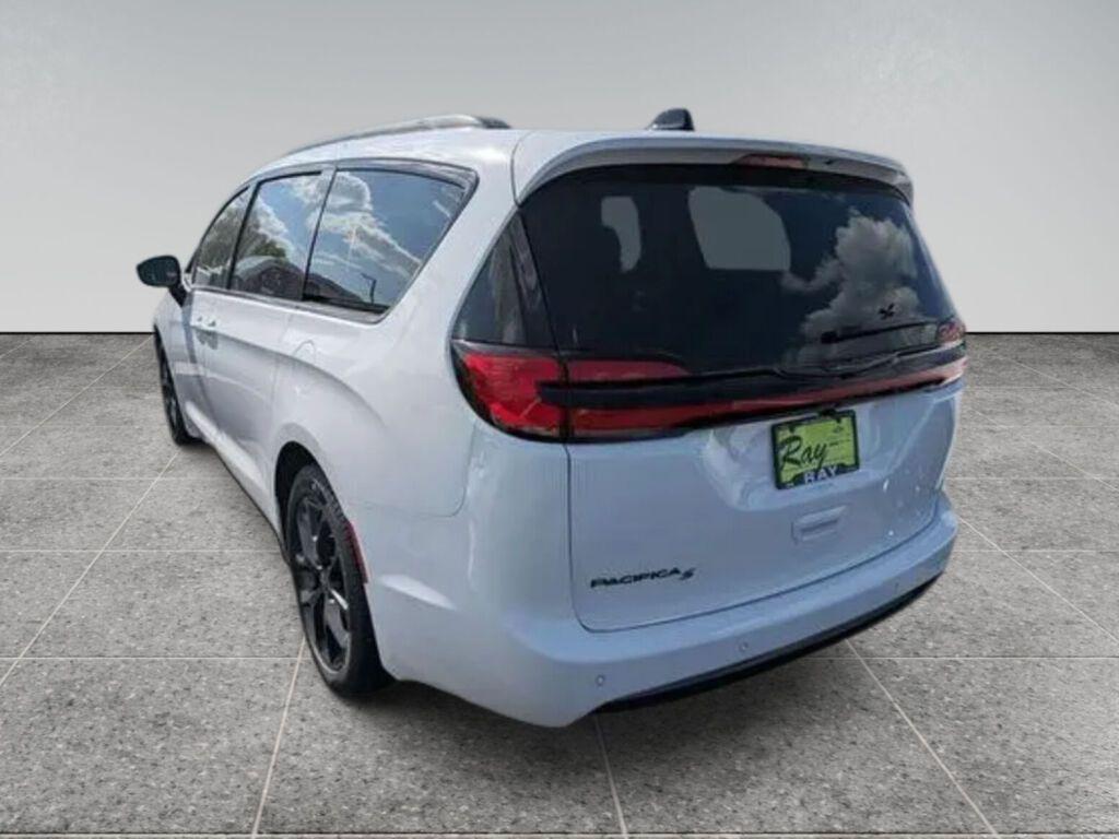 new 2026 Chrysler Pacifica car, priced at $40,051