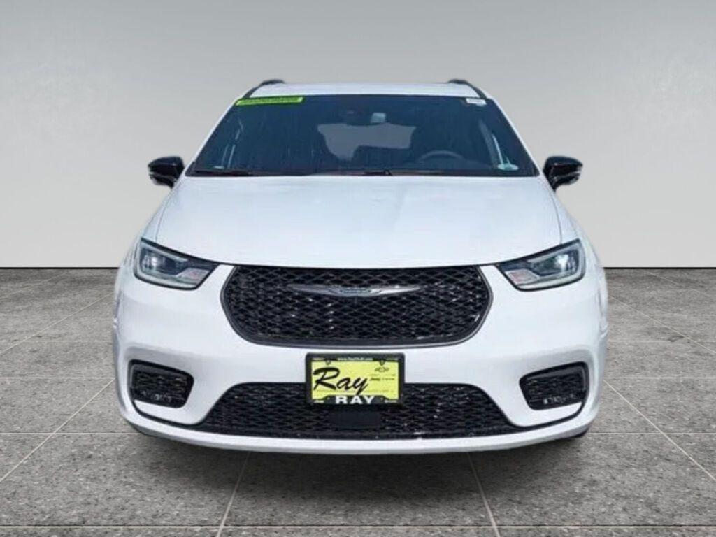 new 2026 Chrysler Pacifica car, priced at $40,051