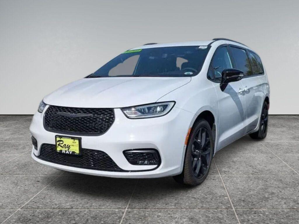 new 2026 Chrysler Pacifica car, priced at $40,051