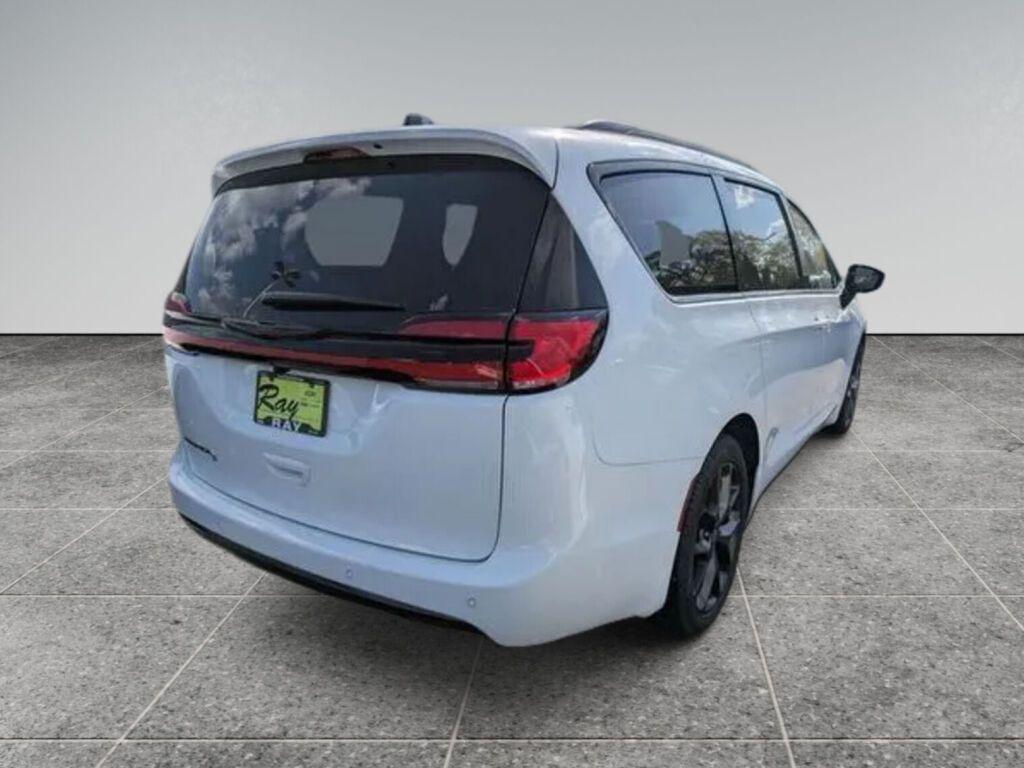 new 2026 Chrysler Pacifica car, priced at $40,051