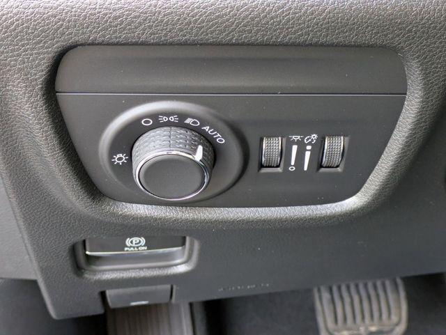 new 2026 Jeep Grand Cherokee car, priced at $41,211