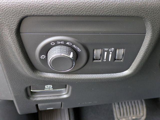 new 2026 Jeep Grand Cherokee car, priced at $44,211