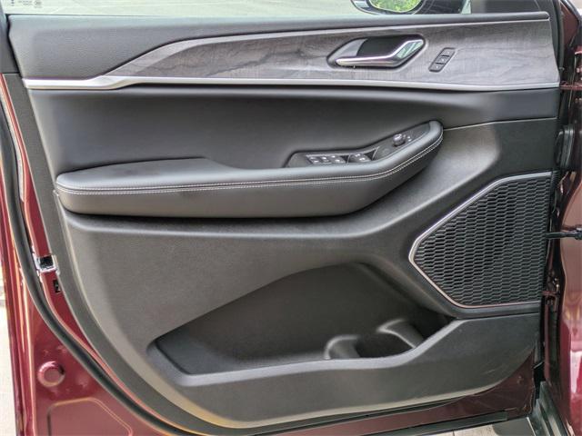 new 2025 Jeep Grand Cherokee car, priced at $47,834