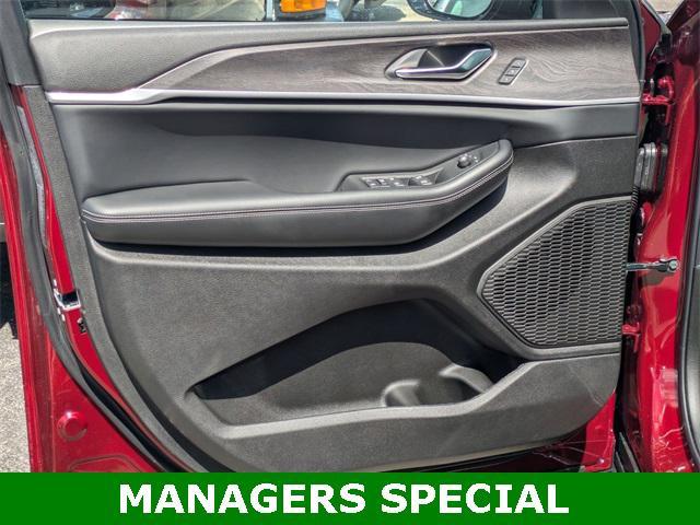 new 2025 Jeep Grand Cherokee car, priced at $43,159