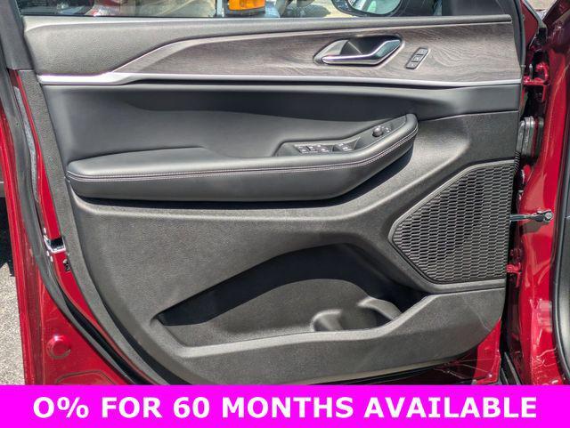 new 2025 Jeep Grand Cherokee car, priced at $39,989