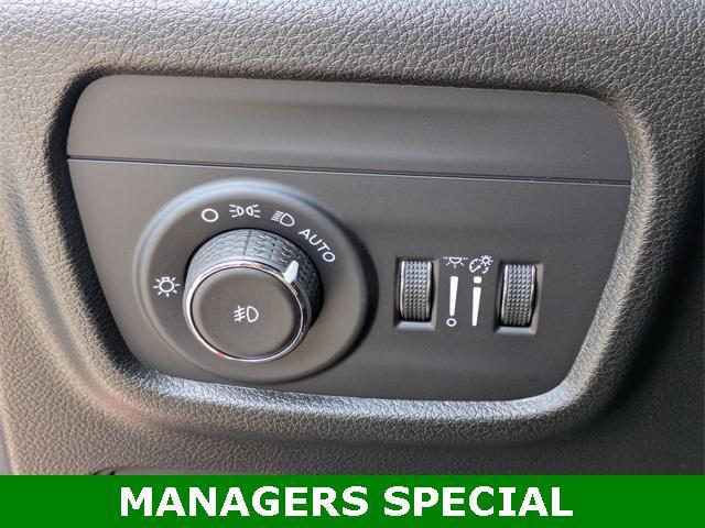 new 2025 Jeep Grand Cherokee car, priced at $43,159