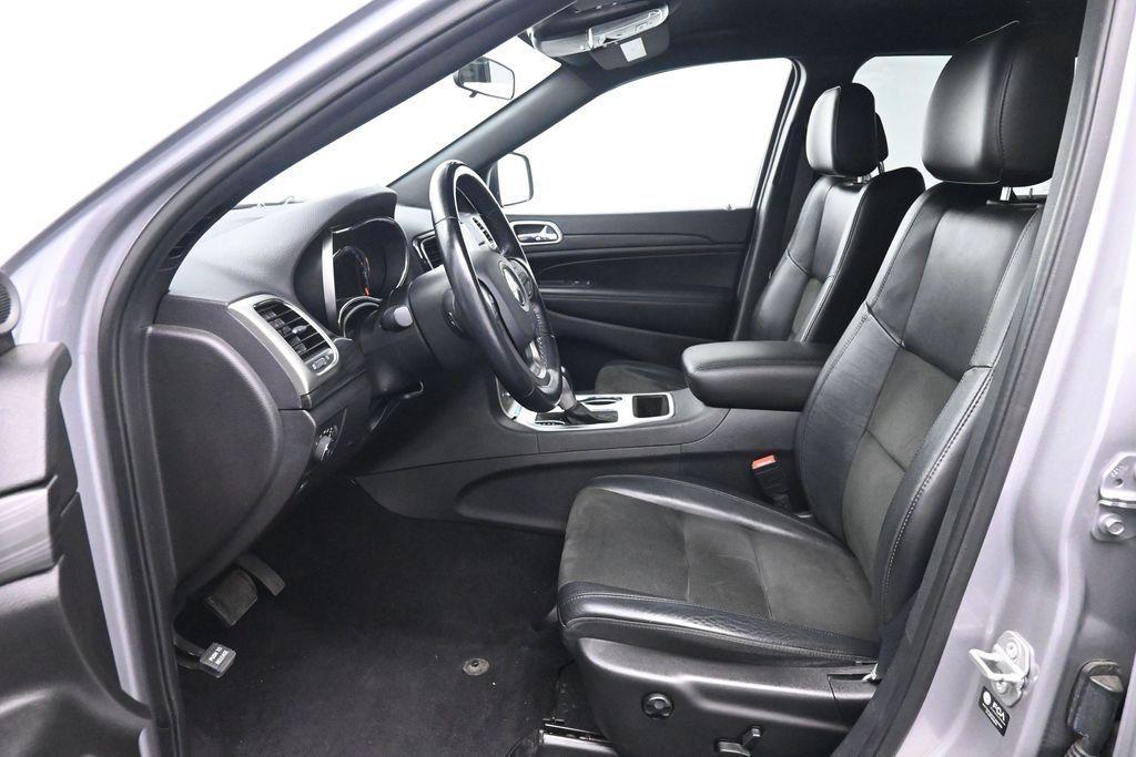 used 2021 Jeep Grand Cherokee car, priced at $17,990