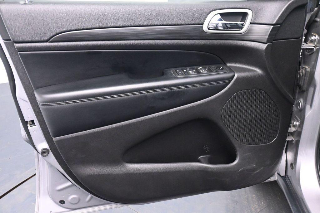 used 2021 Jeep Grand Cherokee car, priced at $17,990