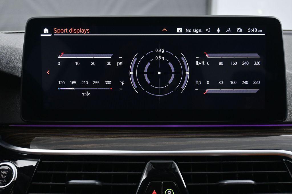 BMW 5 Series view 32