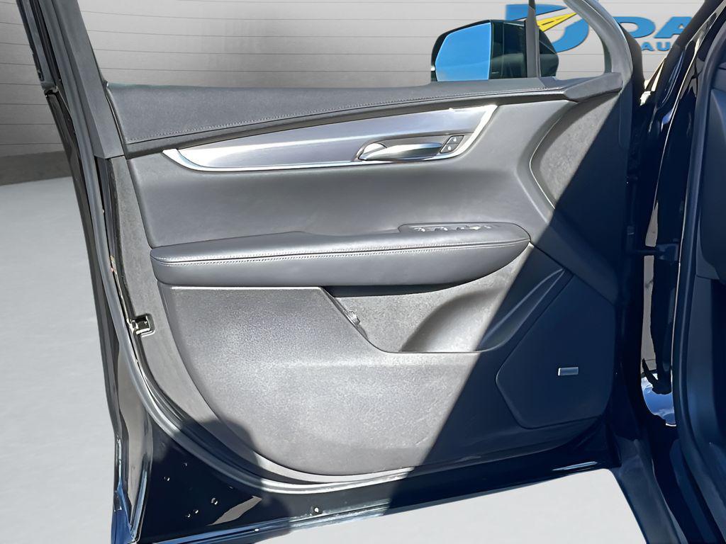 used 2023 Cadillac XT5 car, priced at $27,924