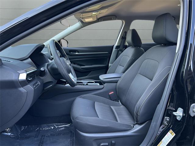 2023 Super Black Clearcoat Nissan Altima
