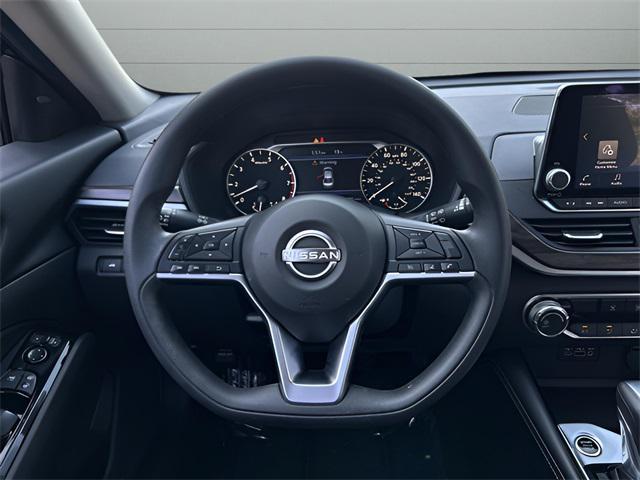 2023 Super Black Clearcoat Nissan Altima