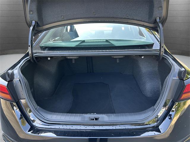 2023 Super Black Clearcoat Nissan Altima