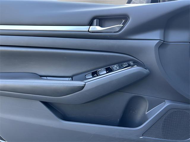 2023 Super Black Clearcoat Nissan Altima