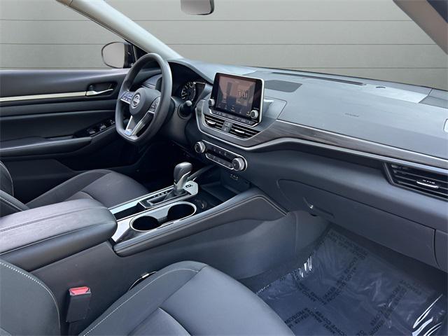 2023 Super Black Clearcoat Nissan Altima