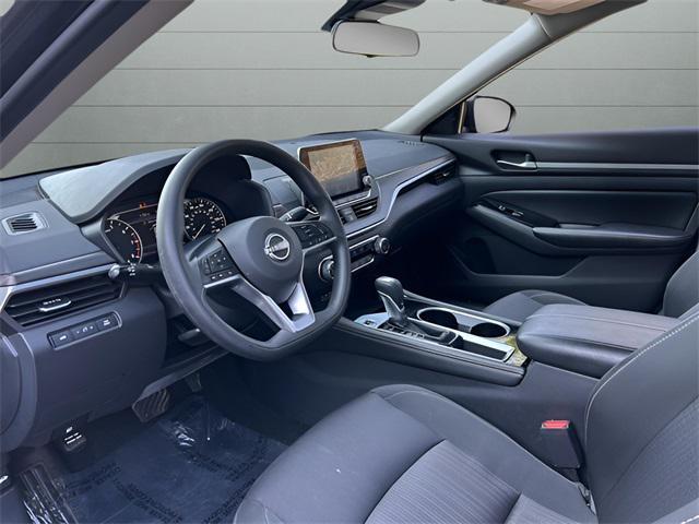 2023 Super Black Clearcoat Nissan Altima