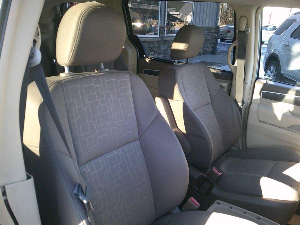 used 2009 Volkswagen Routan car, priced at $5,495